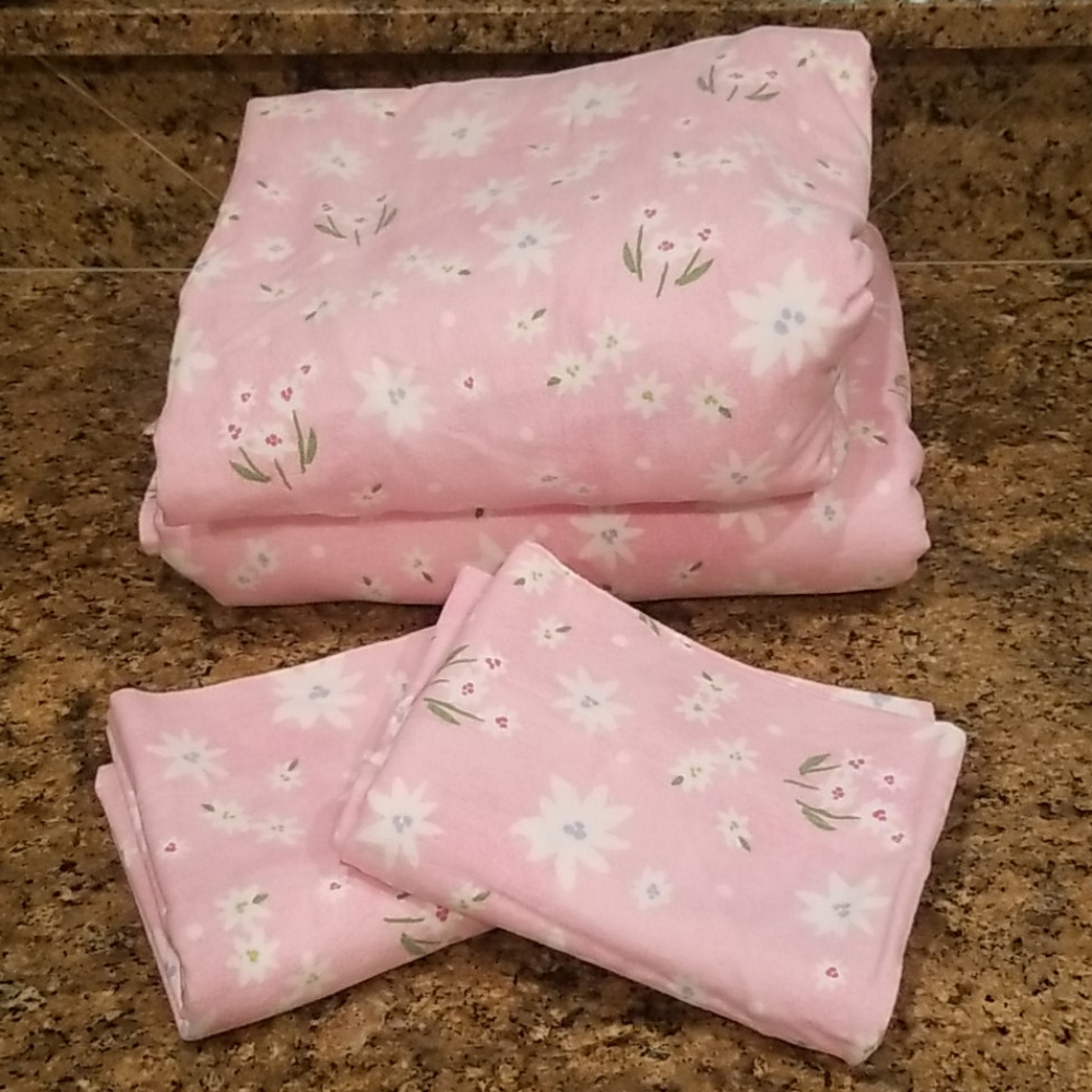 SOLD!!Pristine PB Kids Flower Flannel Sheet Set - Picture 4 of 8